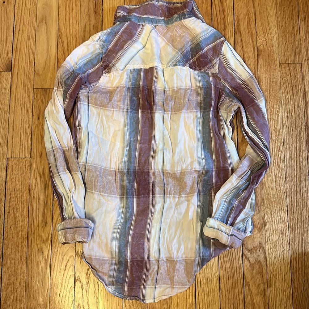 MUDD collared v-neck - Picture 2 of 3